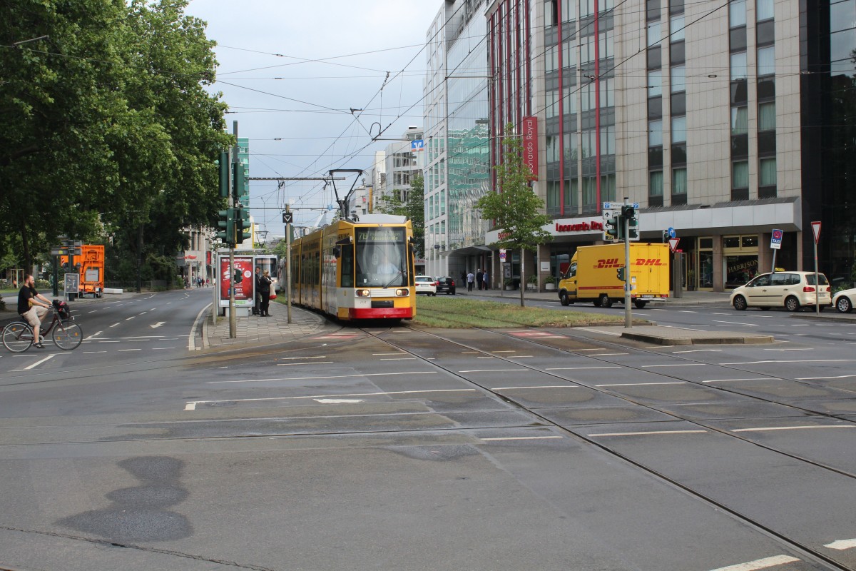 Düsseldorf Rheinbahn SL 719 (NF6 2131) Stadtmitte, Graf-Adolf-Platz am 14. Juli 2015.