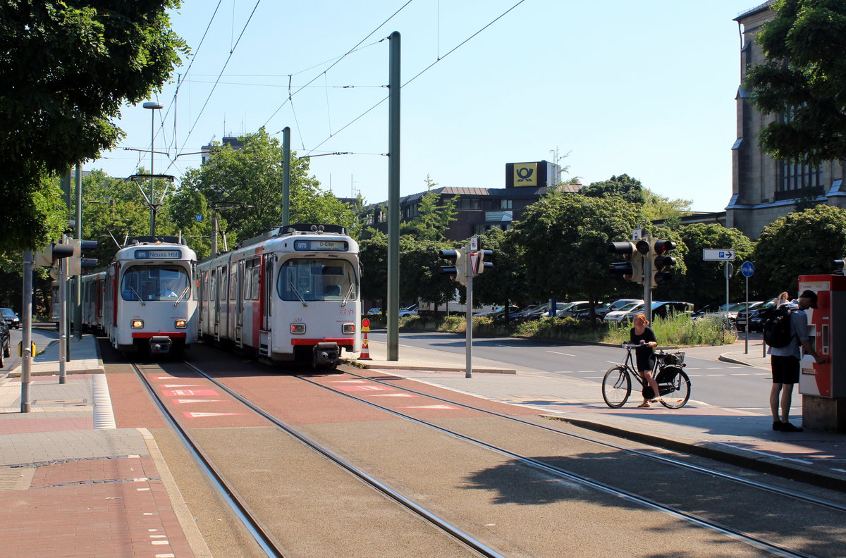 Düsseldorf Rheinbahn U 75 (GT8SU 3204 + 3202 / GT8SU 3212 - 3210) Neuss, Theodor-Heuss-Platz / Hauptbahnhof am 19. Juli 2016.