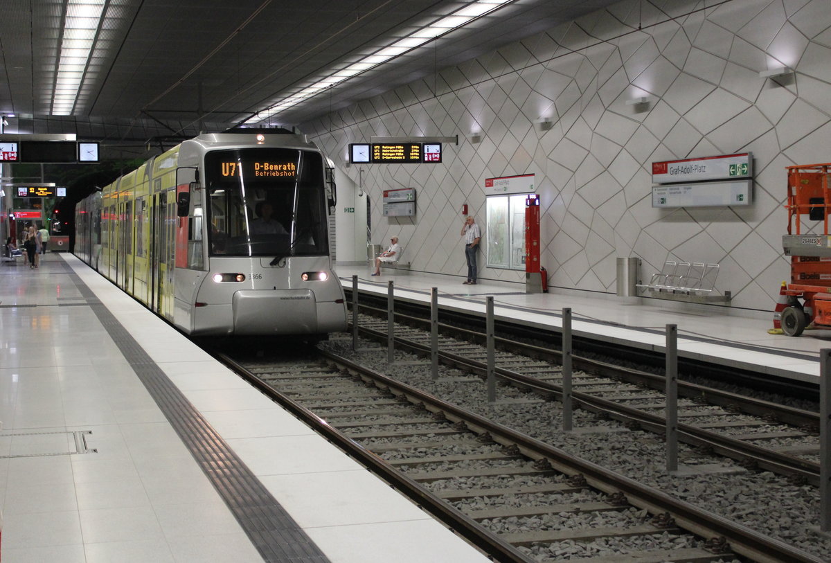 Düsseldorf Rheinbahn U71 (NF8U 3366) U-Hst. Graf-Adolf-Platz am 20. Juli 2016.