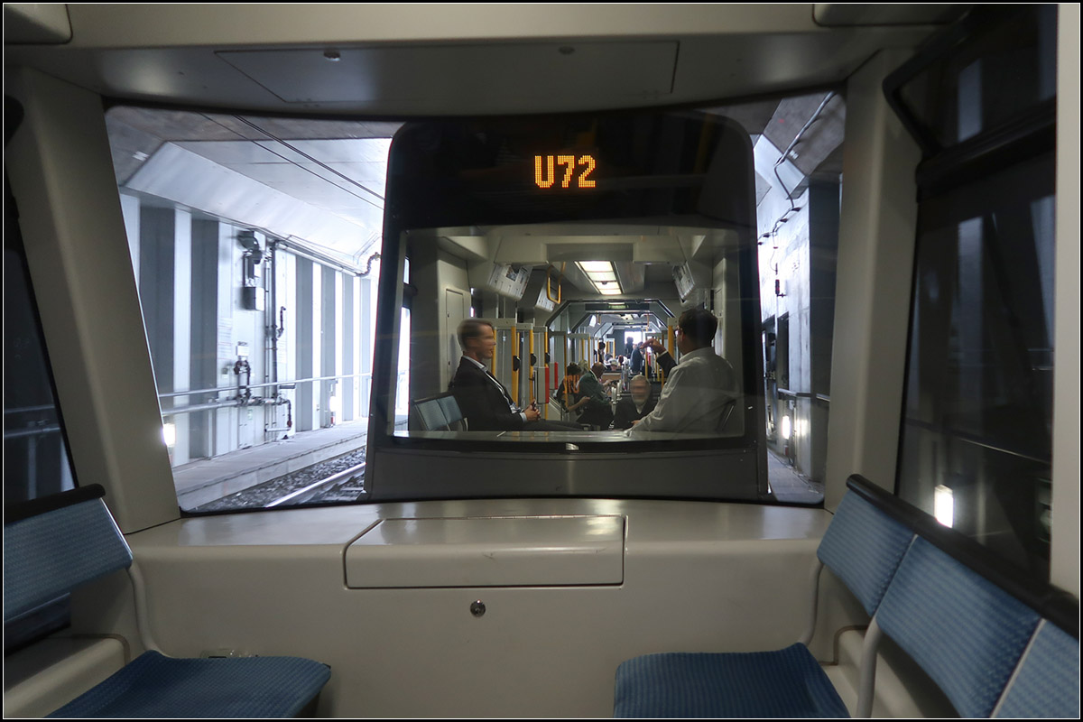 Düsseldorf: Vom Untergrund auf die Oberfläche -

Die neue Wehrhahnlinie mit ihren unterirdischen Station war in Düsseldorf mein Ziel. Auf dem Bild erreicht ein Zug der Linie U72 die Rampe kurz vor der Haltestelle Wehrhahn.

14.08.2018 (M)

