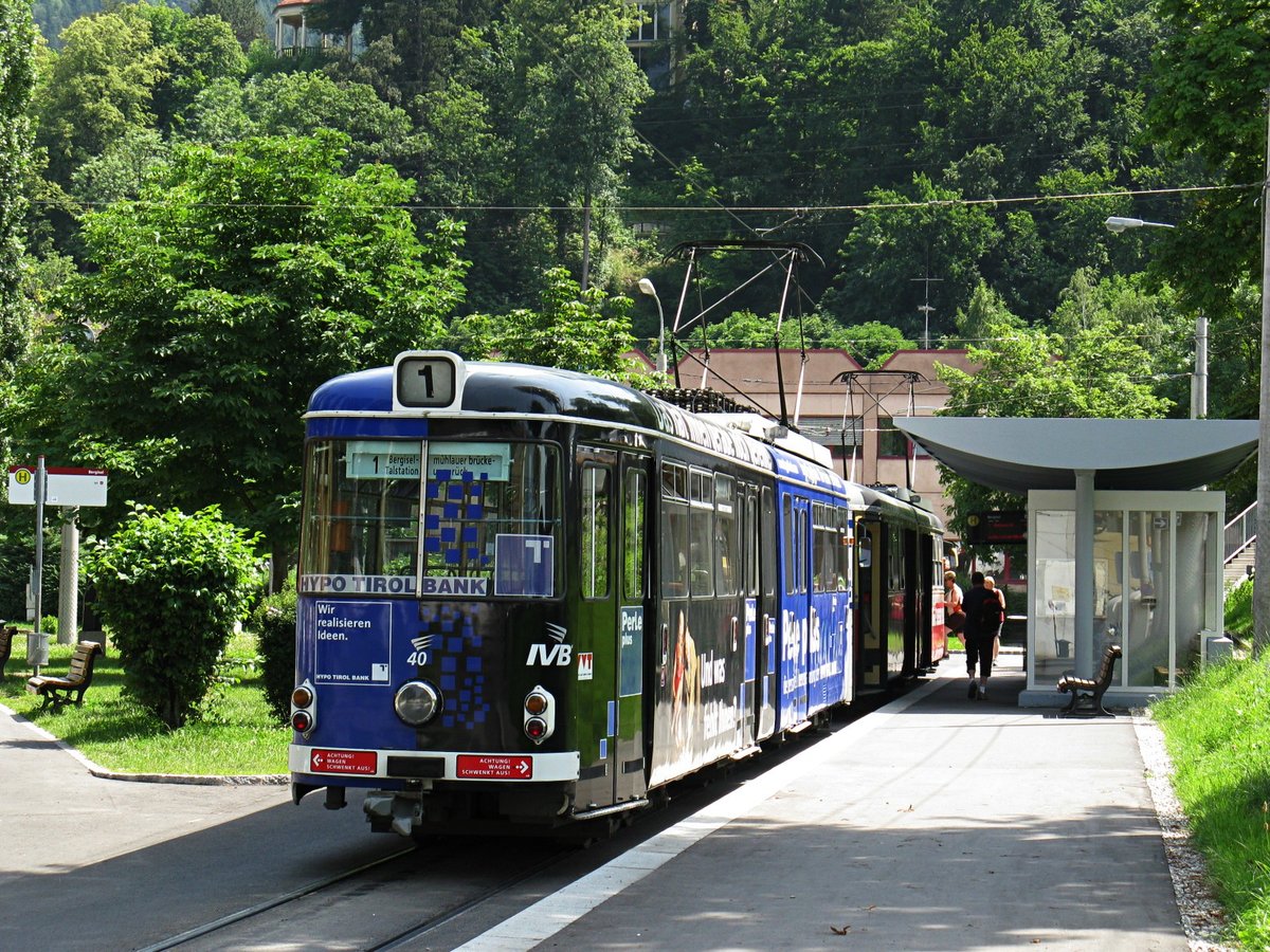 Duewag 6-achser der Innsbrucker Verkehrsbetriebe, Nr. 40 an der Endhaltestelle  Bergisel  der Linie 1 in Innsbruck. Aufgenommen 25.6.2008.