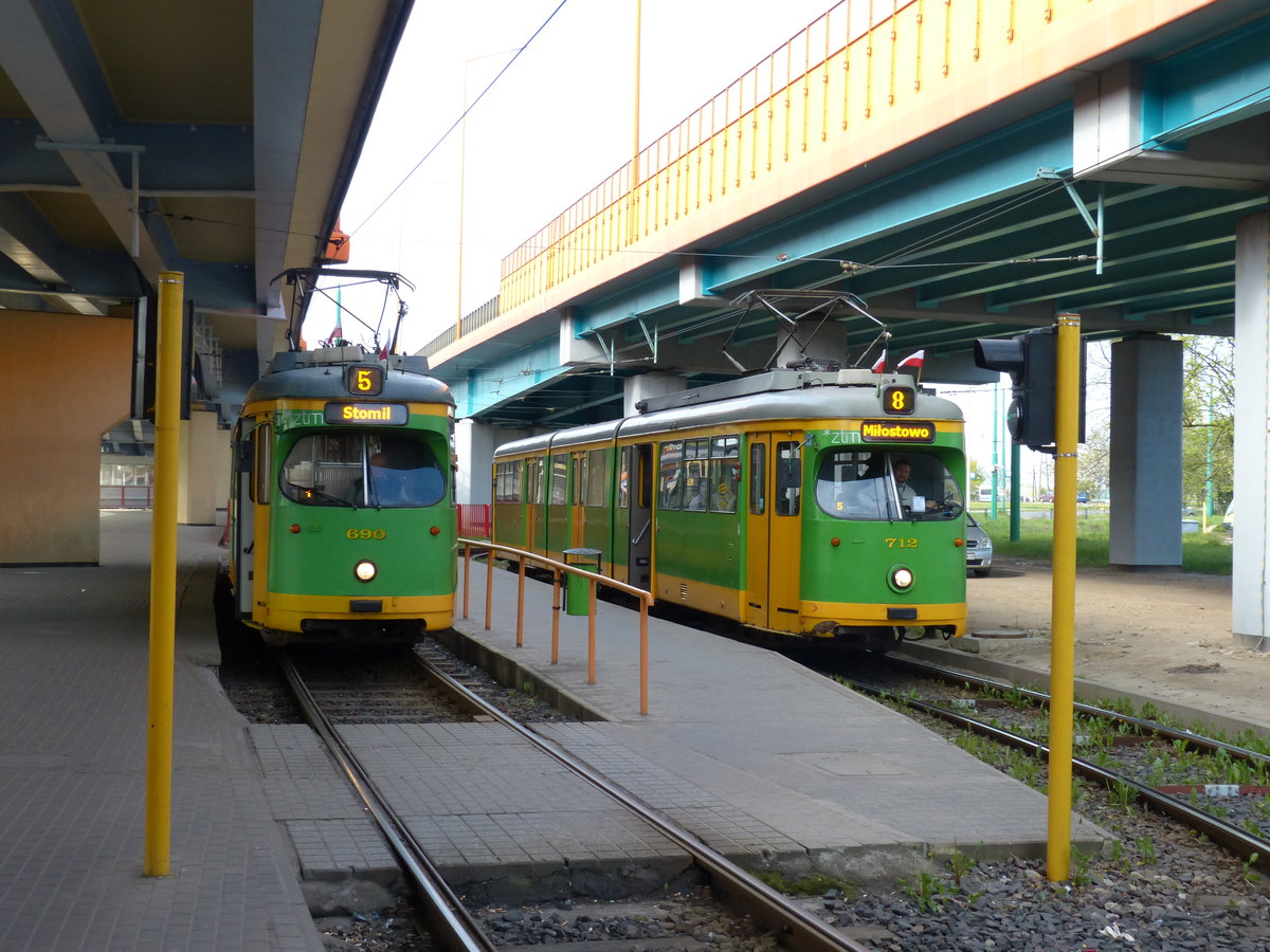 Düwag GT8 Nr. 690 und 712, beide ehemals aus Düsseldorf, am 2.5.2016 in Poznań Gorczyn.
