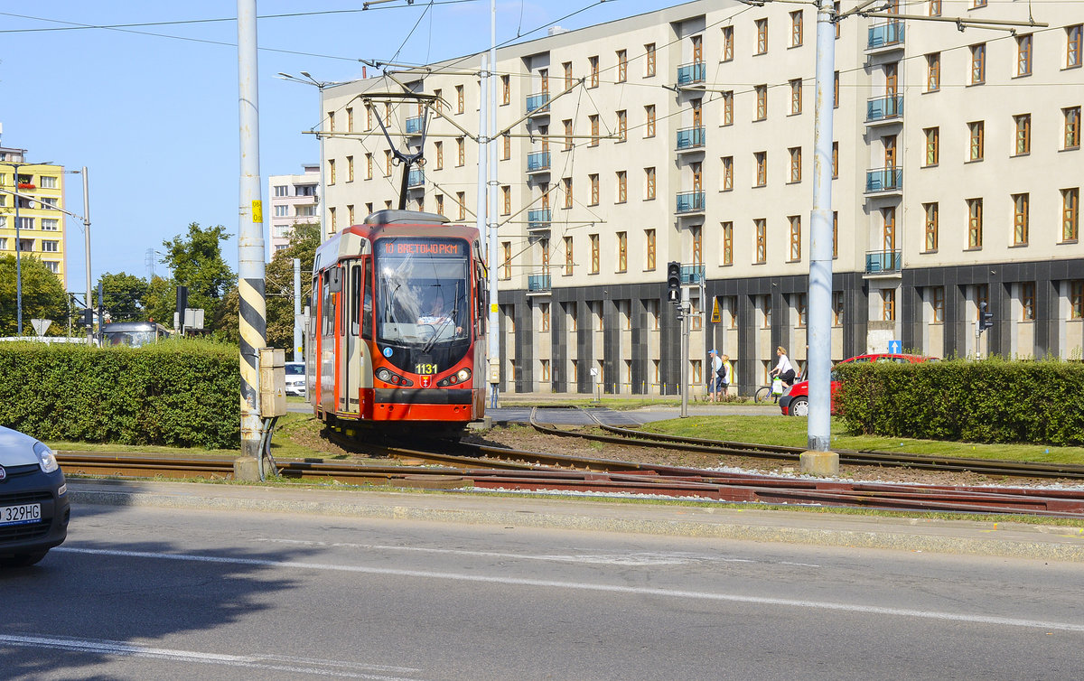 DUEWAG N8C-NF (1131) vom ZTM Gdańsk (Zarząd Transportu Miejskiego w Gdańsku, deutsch: Städtischer Transportbetrieb Danzig) auf dem Plac Solidarnosci in Danzig. Aufnahme: 14. August 2019.