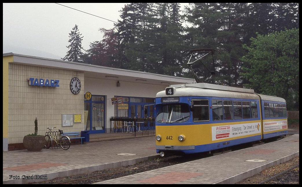 Düwag Tram 442 im Endhaltepunkt Tabarz der Thüringer Waldbahn am 6.5.1993 um 17.28 Uhr.