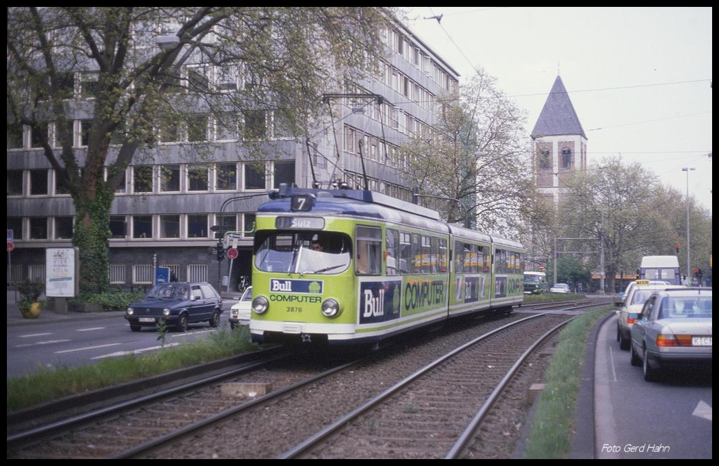 Düwag Triebwagen 3876 auf der Linie 7 in Köln, Pipinstraße, am 26.4.1990.