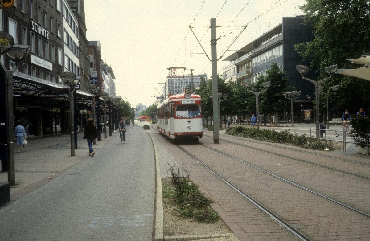 Duisburg SL 901 (DÜWAG-GT8 1072) im Mai 1987.