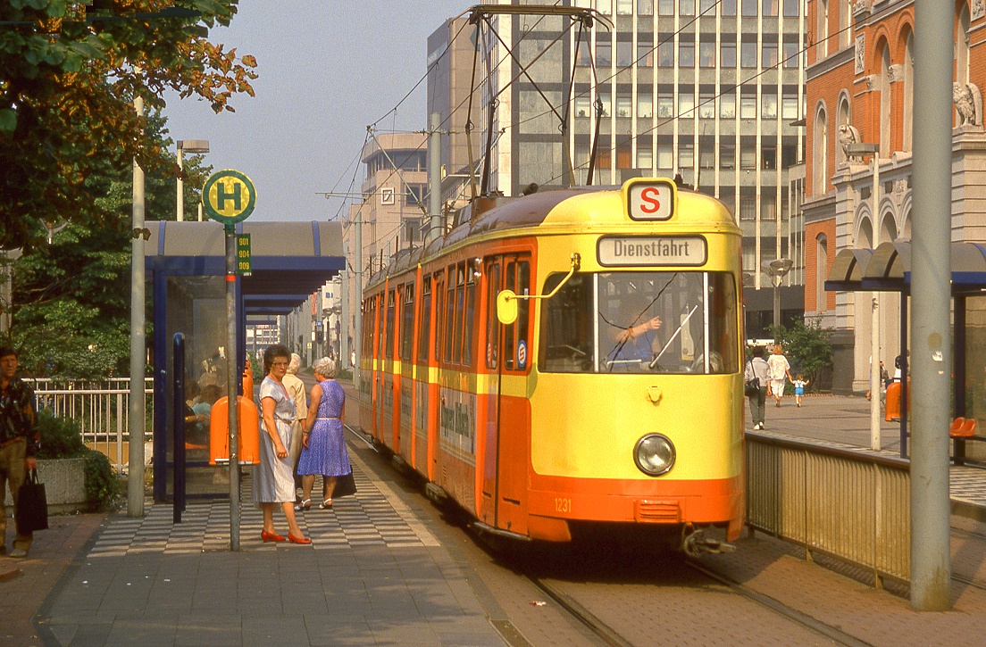 Duisburg Tw 1231 in der Knigstrae, 31.08.1985.