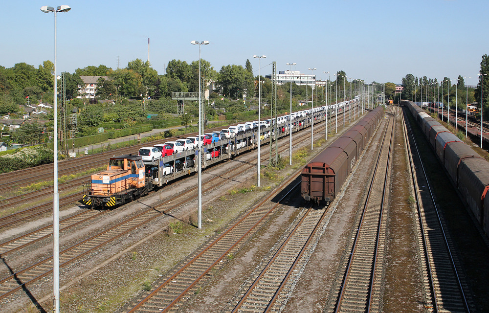  Duisport Rail -Lok 30 am 30.09.2015 im Güterbahnhof Rheinhausen in Duisburg.