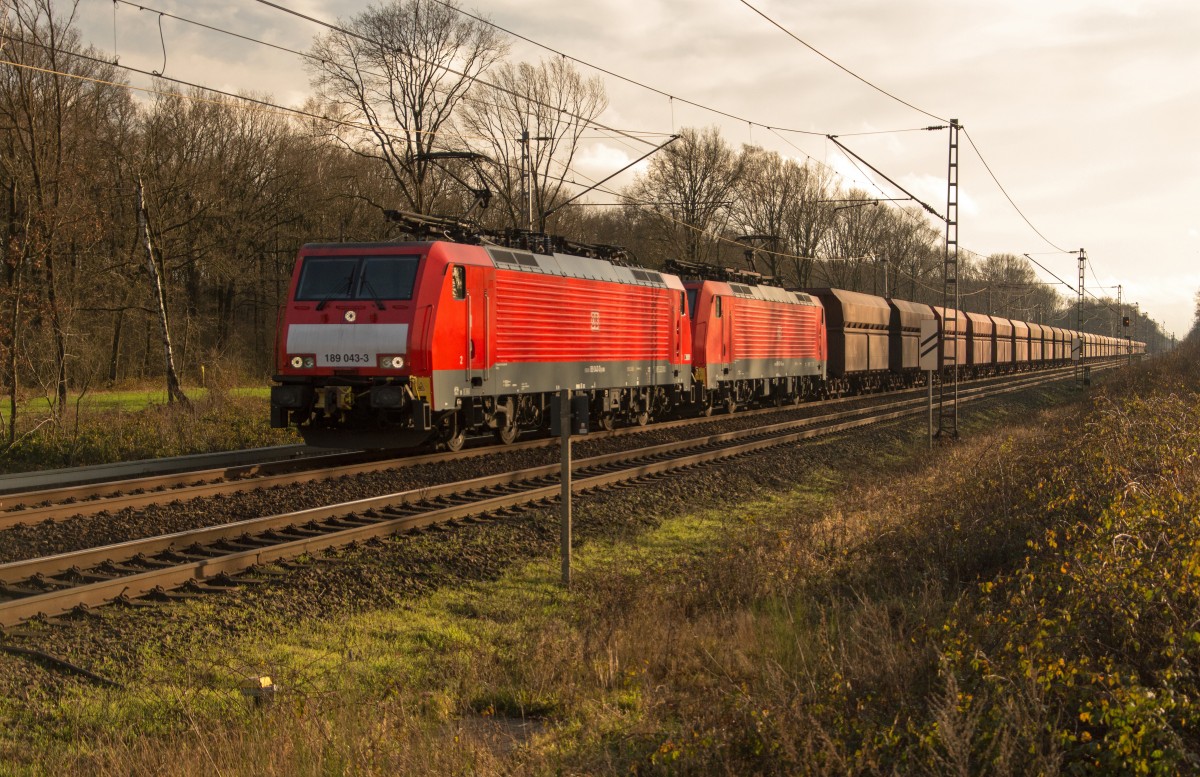 Duo 189 043 und 189 031 mit einem leeren Erz Zug in die Niederlande zum Waalhafen in Rotterdam. 28-12-2013