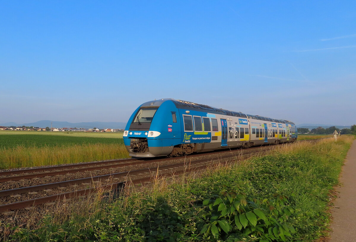 Duppigheim - 10. Juni 2025 : XGC 76547 am TER 831703 von Sélestat nach Strassburg.