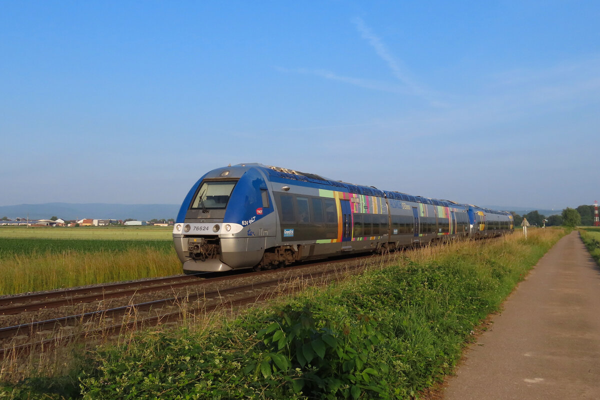 Duppigheim - 10. Juni 2025 : XGC 76624 + 76592 am TER 831603 von Barr nach Strassburg.