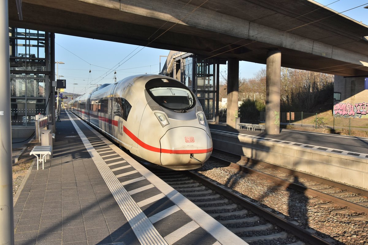 Durch Heddesheim/Hirschberg gen Mannheim fahrend kommt der Valero-D 715 auf den Fotografen am Sonntag den 25.2.2018 zu gefahren.