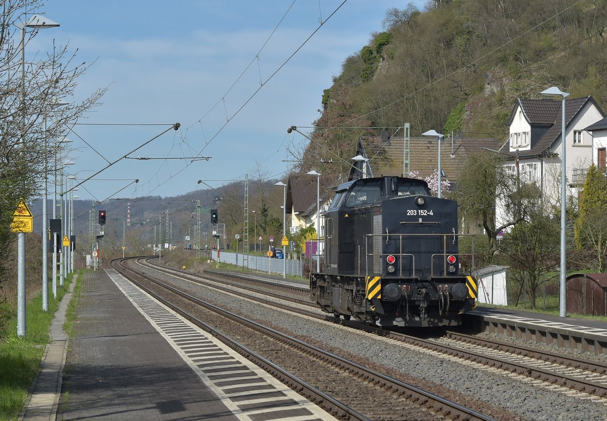 Durch Leubsdorf gen Linz fahrend ist hier die 203 152-4 im Nachschuß zu sehen. 25.3.2017