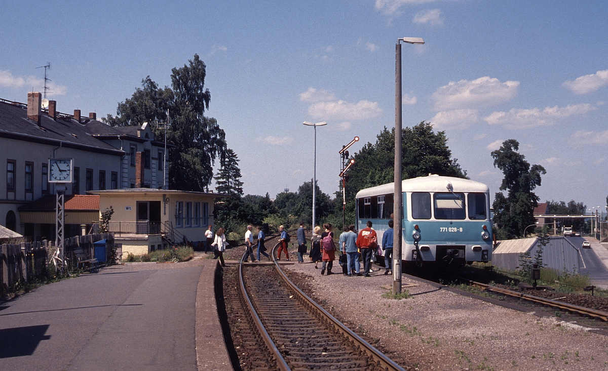 Durchaus frequentiert ist  Ferkeltaxe  771 028. Waltershausen, 2.7.1993.