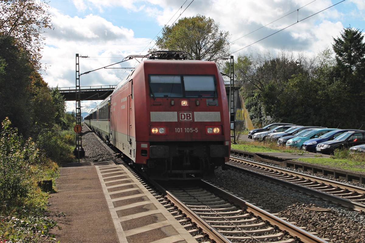 Durchfahrt von 101 105-5 am 17.10.2014 mit dem EC 8 (Zürich HB - Hamburg Altona) in Orschweier Richtung Norden.
