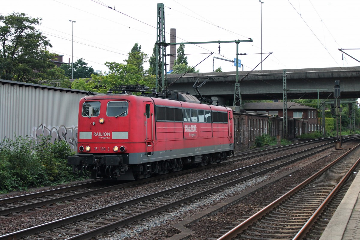 DUrchfahrt von 151 139-3 am 13.08.2014 als Tfzf in Hambugr Harburg. Zuvor brachte sie einen leeren Kohle-/Erzzug nach Hansaport.
