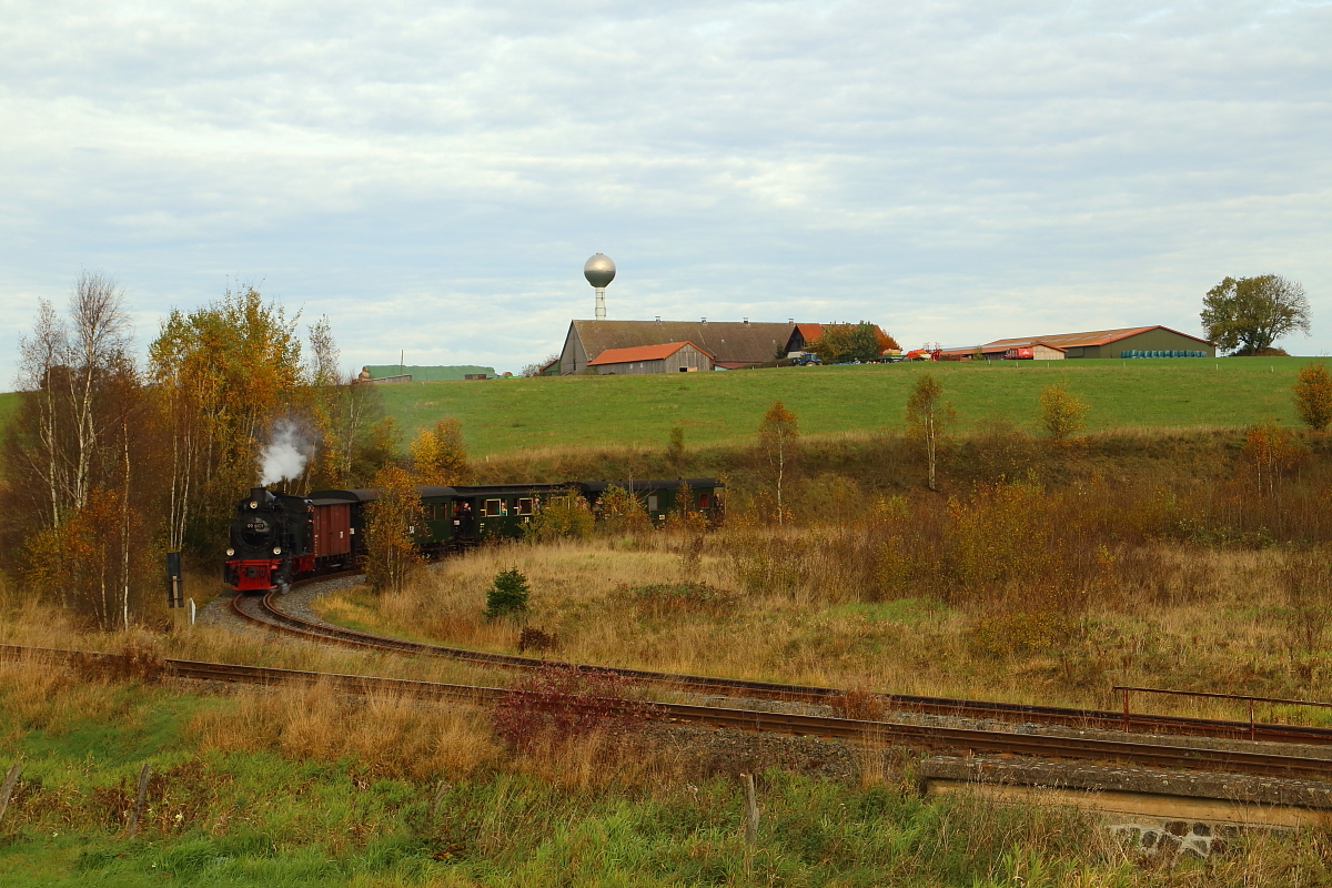 Durchfahrt von 99 6101 mit IG HSB-Sonderzug (Quedlinburg-Hasselfelde) am 18.10.2014 durch die Stieger Wendeschleife. (Bild 1)