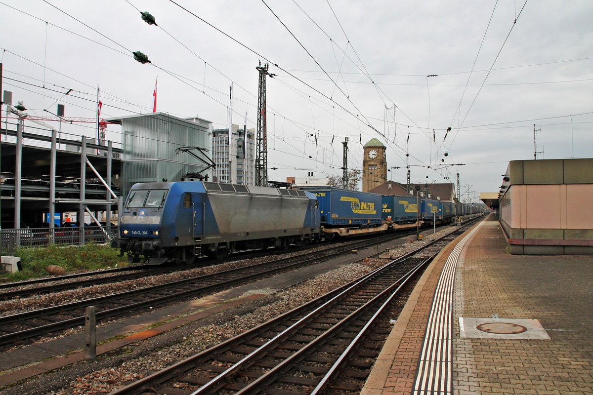 Durchfahrt am 03.11.2015 von Alpa Trains/Crossrail 145-CL 204 (145 100-4) mit einem  LKW Walter -KLV über Gleis 1 durch den Badischen Bahnhof von Basel gen Rangierbahnhof Muttenz.