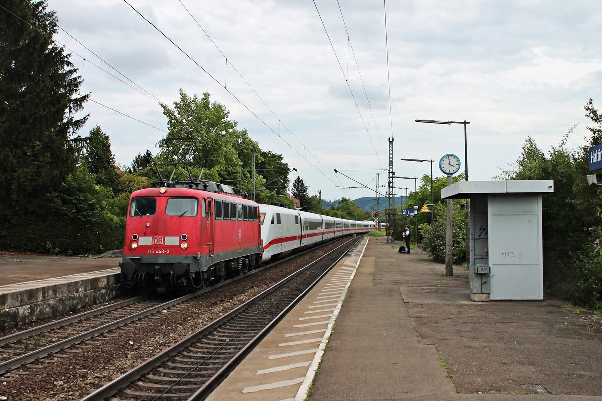 Durchfahrt am 04.08.2015 von 115 448-3, die an diesem Tag den defekten 401 090-6/401 590-5  Ludwigshafen am Rhein  von Basel Bad Bf nach Hamburg Langenfelde zu Reparatur brachte, durch den Bahnhof von Haltingen in Richtung Katzenbergtunnel/Freiburg.