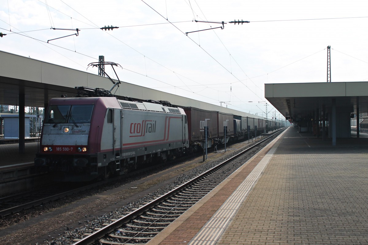Durchfahrt am 04.10.2015 von 185 590-7 mit einem Containerzug (Italien - Antwerpen) in Basel Bad Bf in Richtung Weil am Rhein.