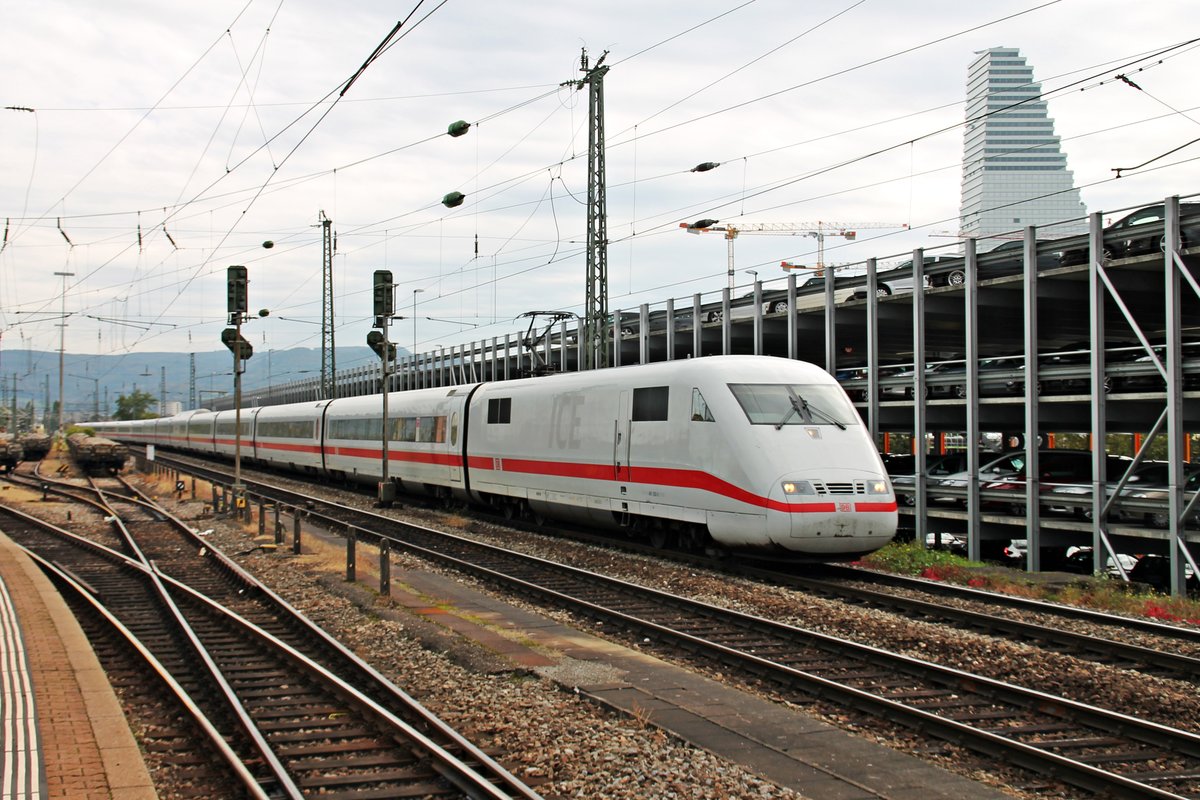 Durchfahrt am 05.10.2015 von 401 502-0 als ICE 70 (Basel SBB - Hamburg Altona) außerplanmäßig über Gleis 1 durch den Badischen Bahnhof von Basel in Richtung Freiburg. Grund führ die Durchfahrt ist die Sperrung der Rheinbrücke zwischen Basel Bad Bf und Basel SBB wegen Bauarbeiten.