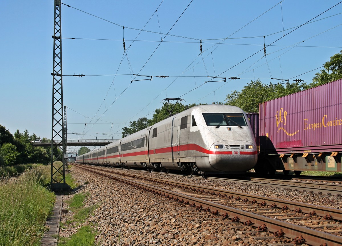 Durchfahrt am 07.06.2013 vom stark Verdreckten 401 590-5  Ludwigshafen am Rhein  in Orschweier gen Offenburg.
