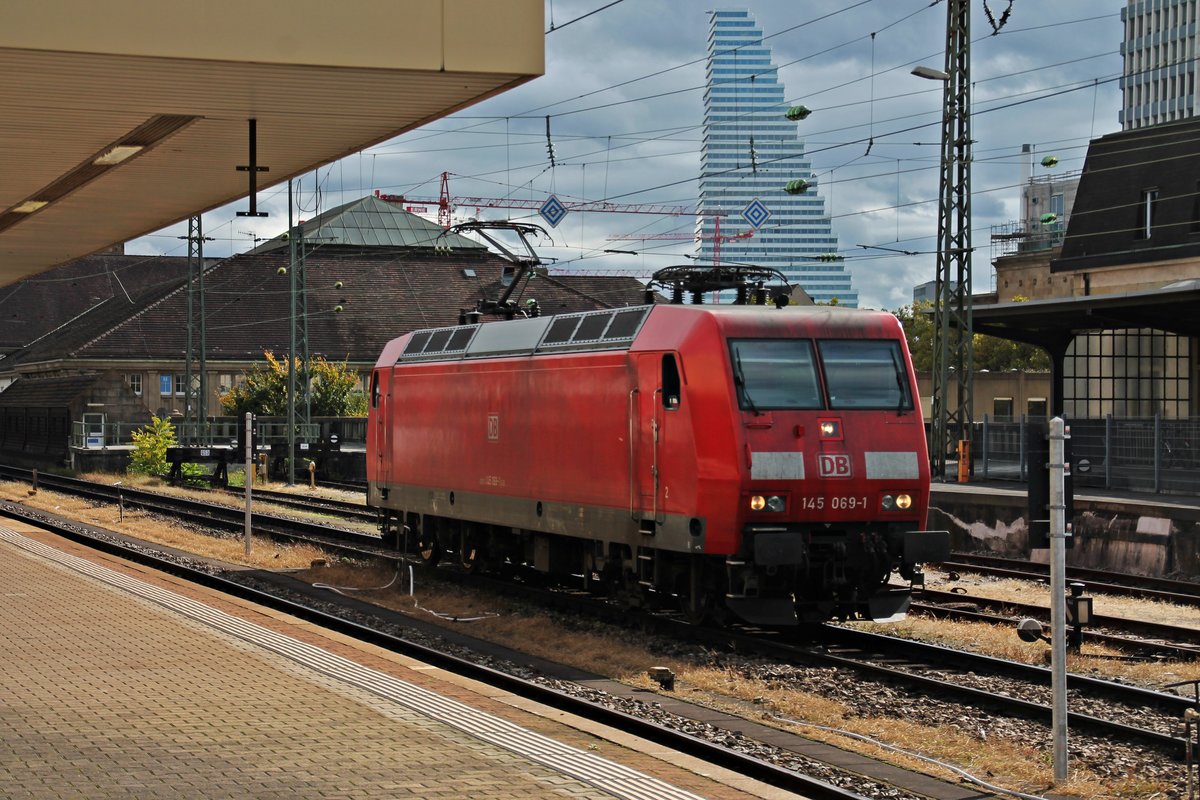Durchfahrt am 07.10.2015 von 145 069-1 als Lokzug durch den Badischen Bahnhof von Basel in Richutng Basel Bad Brf, nachdem sie einen Güterzug in den Rangierbahnhof Muttenz brachte.