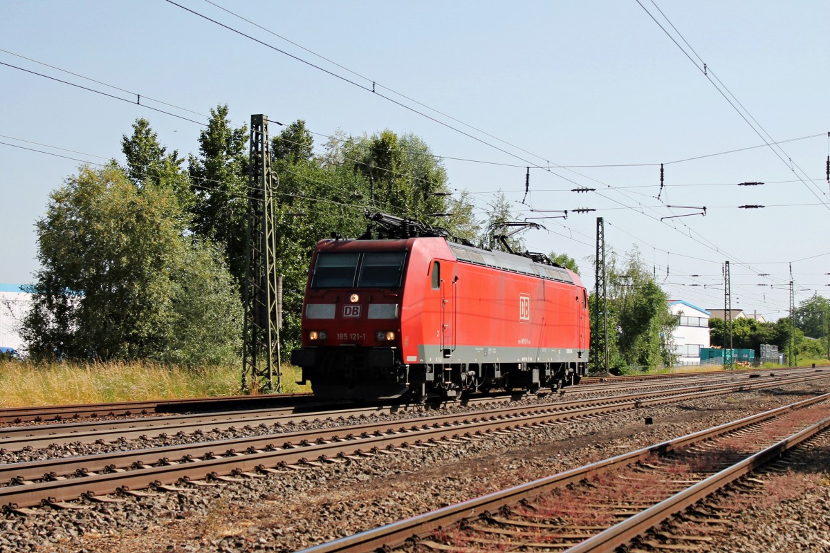 Durchfahrt am 08.06.2014 von 185 121-1 als Tfzf in Orschweier in Richtung Offenburg.
