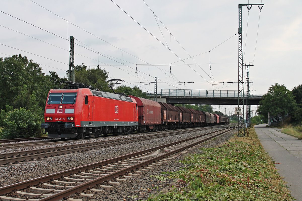 Durchfahrt am 10.08.2015 von 185 091-6 mit einem gemischten Güterzug (Chiasso - Mannheim Rbf) in Müllheim (Baden) gen Freiburg.