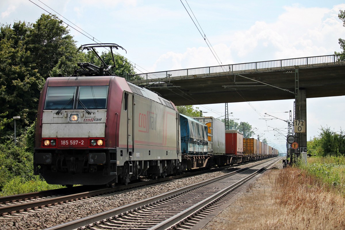 Durchfahrt am 11.07.2014 von Crossrail 185 597-2 mit einem Containerzug in Orschweier gen Norden.