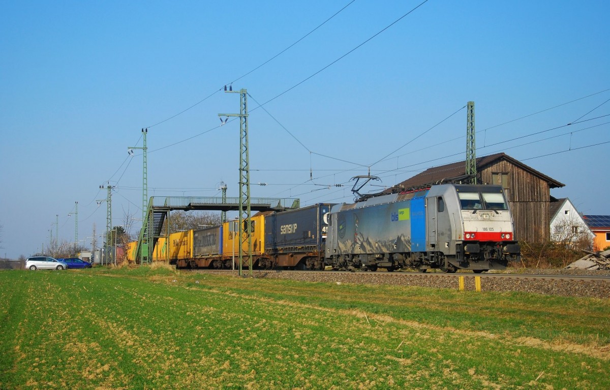 Durchfahrt am 12.03.2014 von Railpool/BLS Cargo 186 105 mit dem 43651 auf der KBS 703 in AUggen, als sie in Richtung Schweiz fuhr.