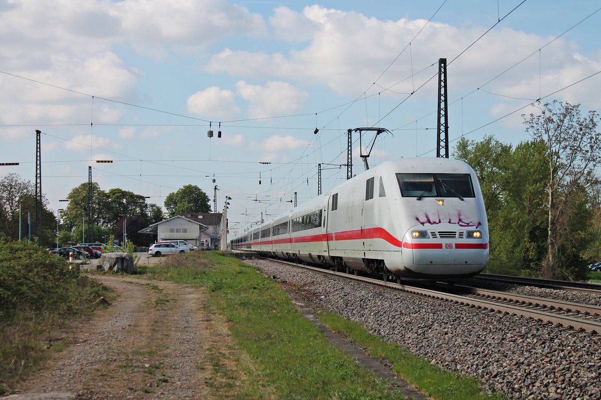 Durchfahrt am 13.04.2017 von 401 513-7  Frankenthal/Pfalz  durch den Bahnhof von Heitersheim, als dieser auf dem Weg durchs Rheintal von der Schweiz nach Norddeutschland war.