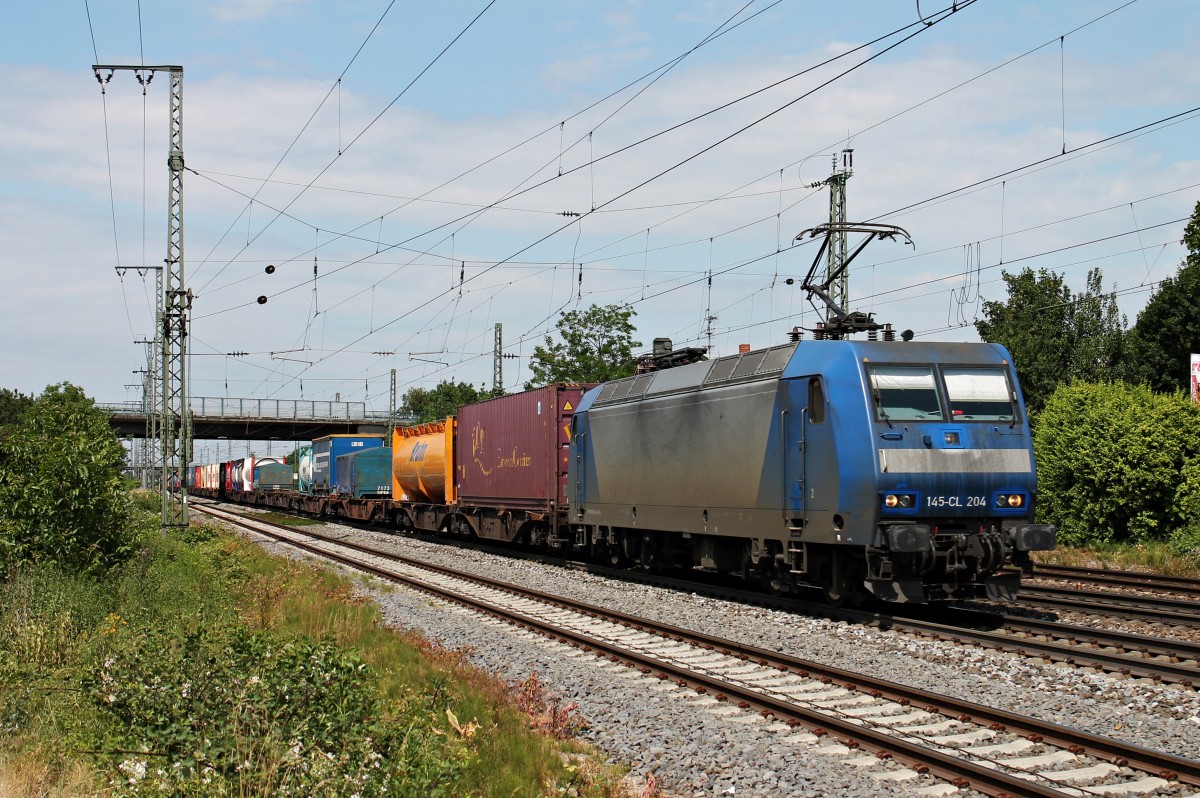 Durchfahrt am 14.06.2014 von Crossrail 145-CL 204 mit einem Containerzug durch die Bahnanlagen von Müllheim (Baden) gen Süden.
