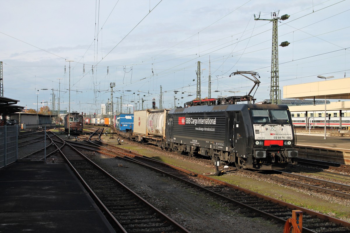 Durchfahrt am 14.11.2014 von ES 64 F4-082 (189 982-2)  SBB Cargo International  mit einem Containerzug in Basel Bad Bf in Richtung Rangierbahnhof Muttenz.