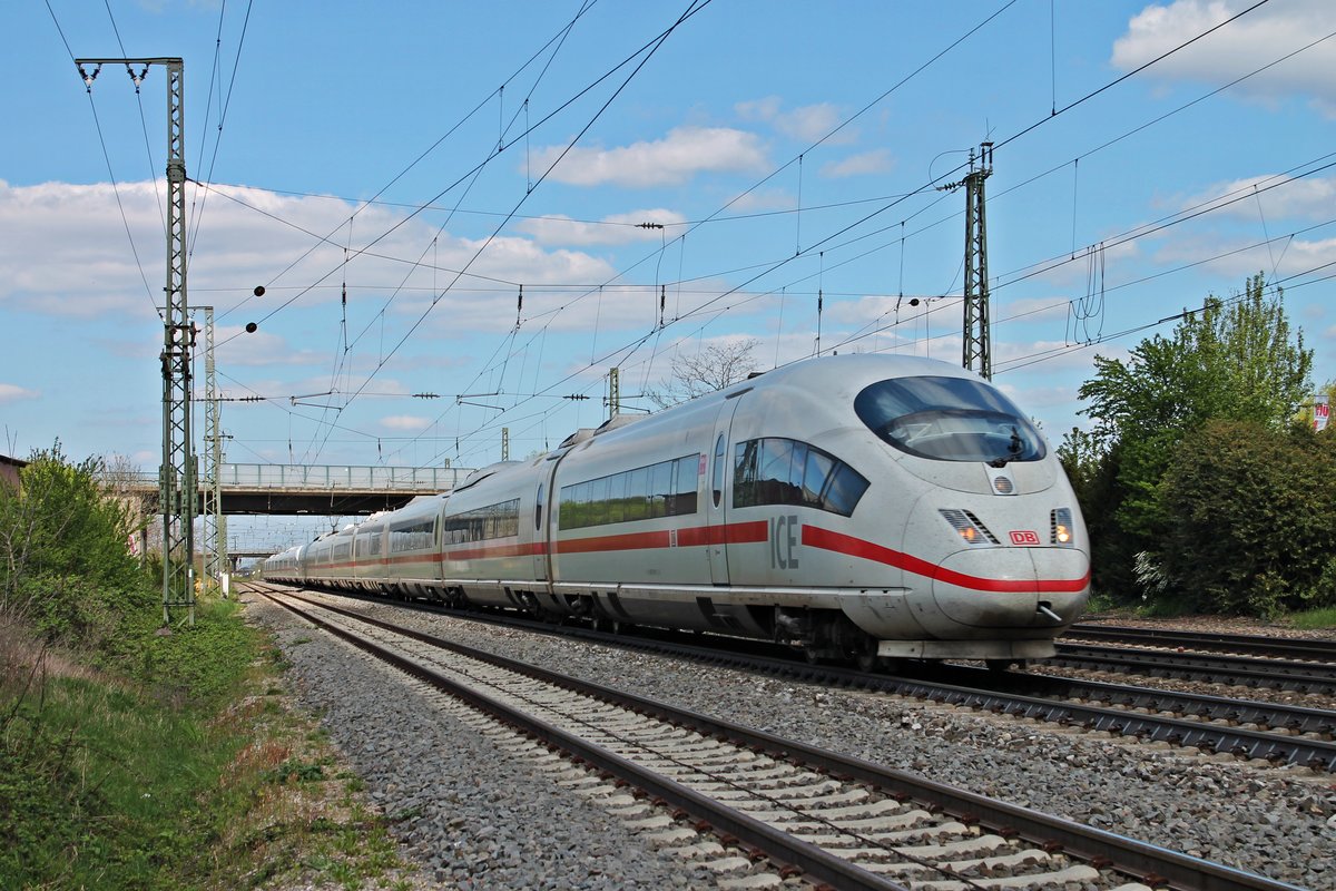Durchfahrt am 18.04.2015 von 403 011-0  Wiesbaden  zusammen mit 403 051-6  Herford  in Müllheim (Baden) gen Basel.