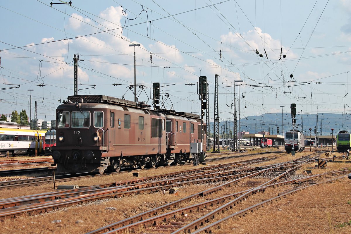 Durchfahrt am 19.09.2018 von Re 4/4 172 (425 172-4)  Eggerberg  zusammen mit Re 4/4 171 (425 171-6)  Därligen  als Lokzug über Gleis 1 durch den Badischen Bahnhof von Basel, um kurz darauf nach einen Richtungswechsel in den Abstellbereich von BLS Cargo zu rangieren.