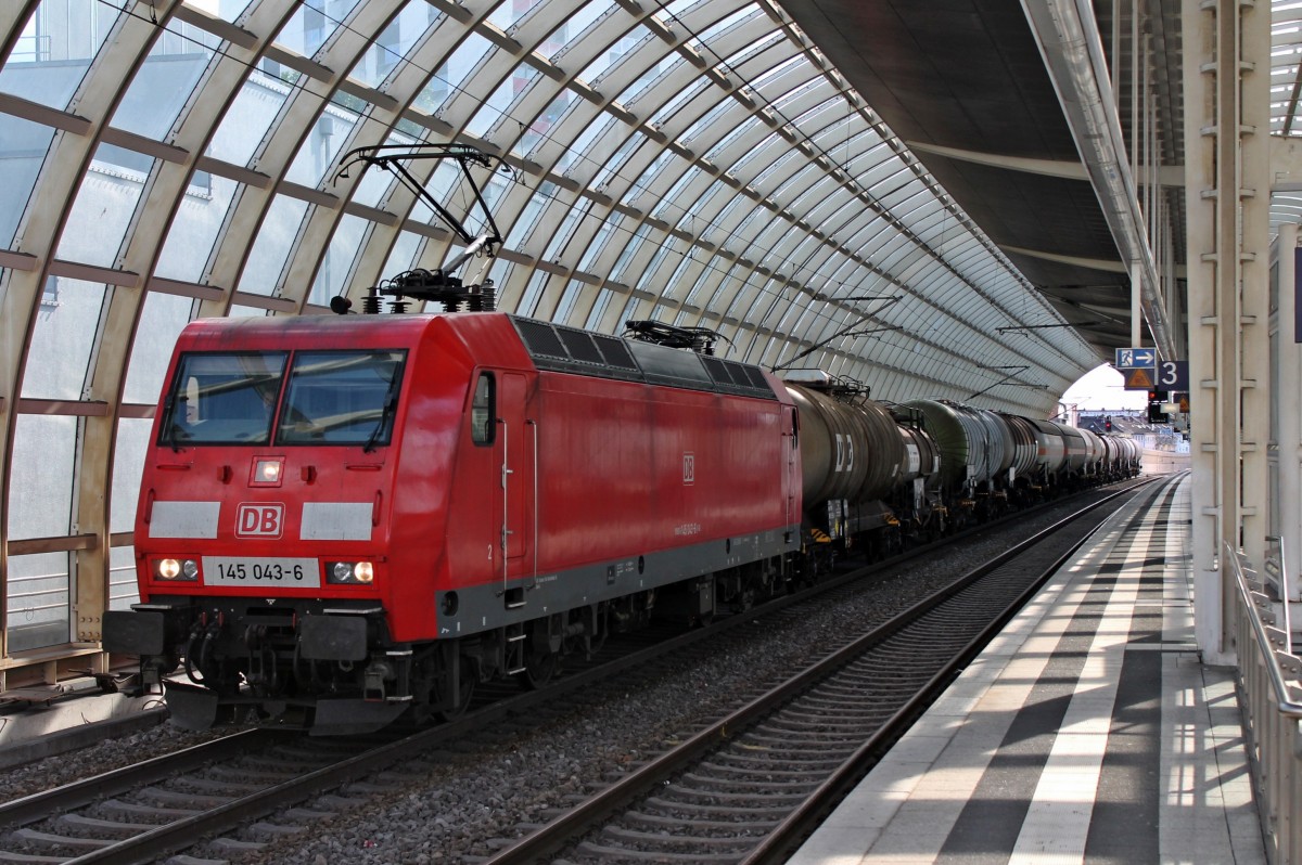 Durchfahrt am 24.05.2014 von 145 043-6 mit einem gemischten Kesselwagenzug von der BASF nach Mannheim Rbf in Ludwigshafen (Rhein) Mitte. Sie brachte zuvor einen anderen Güterzug von Mannheim Rbf zu der BASF.