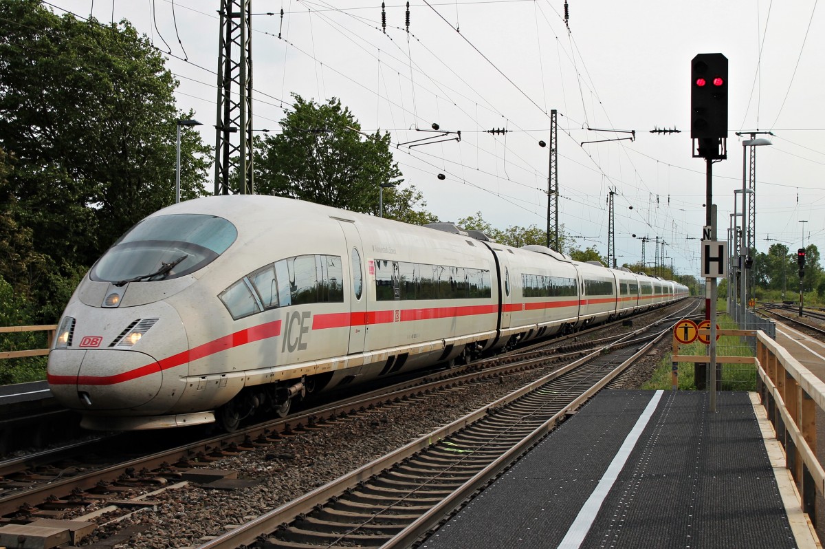 Durchfahrt am 25.04.2014 von 403 002-9  Hansestadt Lübeck  und 403 012-8  Montabaur  als ICE 102 (Basel SBB - Dortmund Hbf) in Müllheim (Baden).