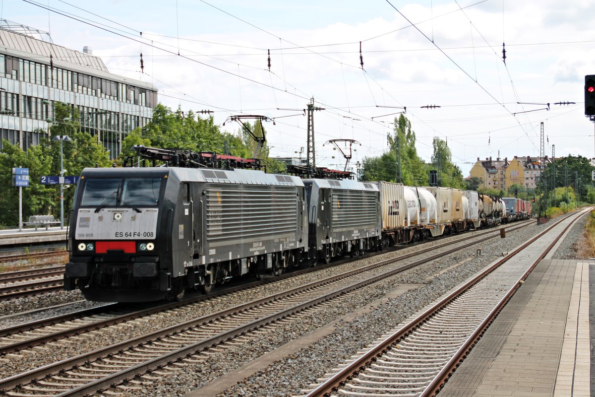 Durchfahrt am 25.08.2015 von MRCE/TXL ES 64 F4-008 (189 908-7) zusammen mit MRCE/TXL ES 64 F4-086 (189 986-3) mit einem Containerzug in München Heimeranplatz in Richutng München Laim.