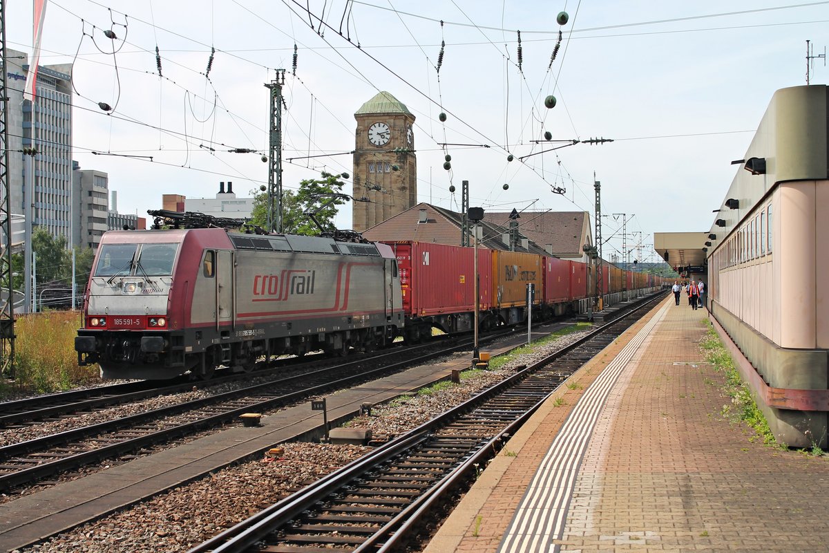 Durchfahrt am 26.06.2015 von der Beacon Rail/Crossrail 185 591-5 mit einem Containerzug aus Belgien in Basel Bad Bf in Richtung Rangierbahnhof Muttenz.