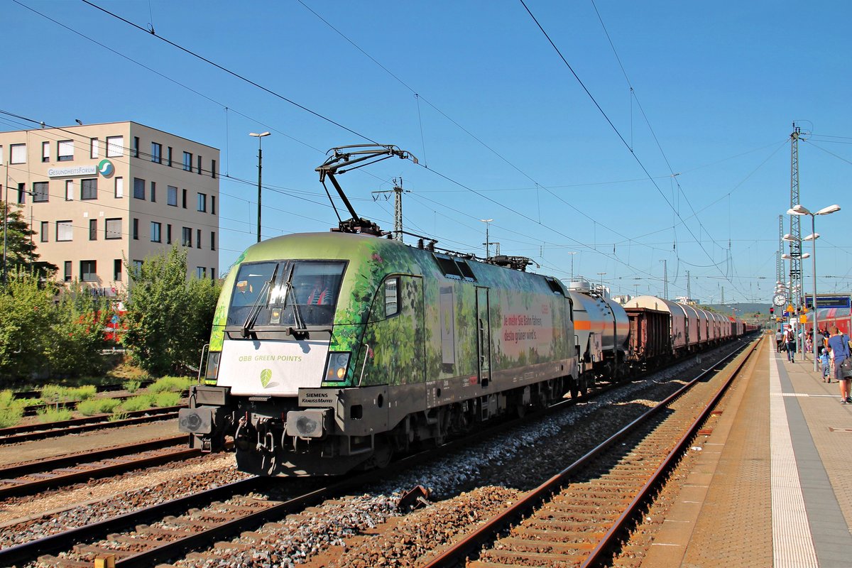 Durchfahrt am 26.08.2015 von 1016 023  Green Points  mit einem gemischten Güterzug in Regensburg Hbf in Richtung Süden.