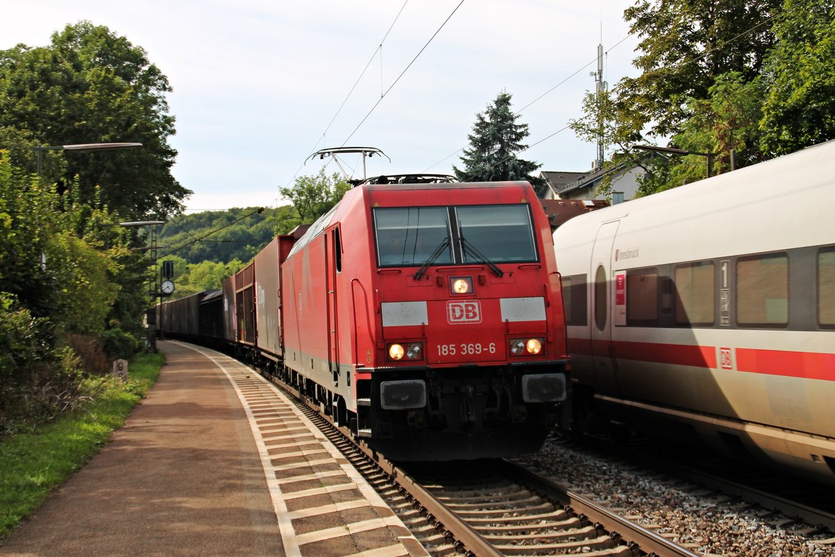 Durchfahrt am 27.08.2015 von 185 369-6 mit einem Autoteilezug durch den Hp Etterzhausen in Richtung Regensburg.