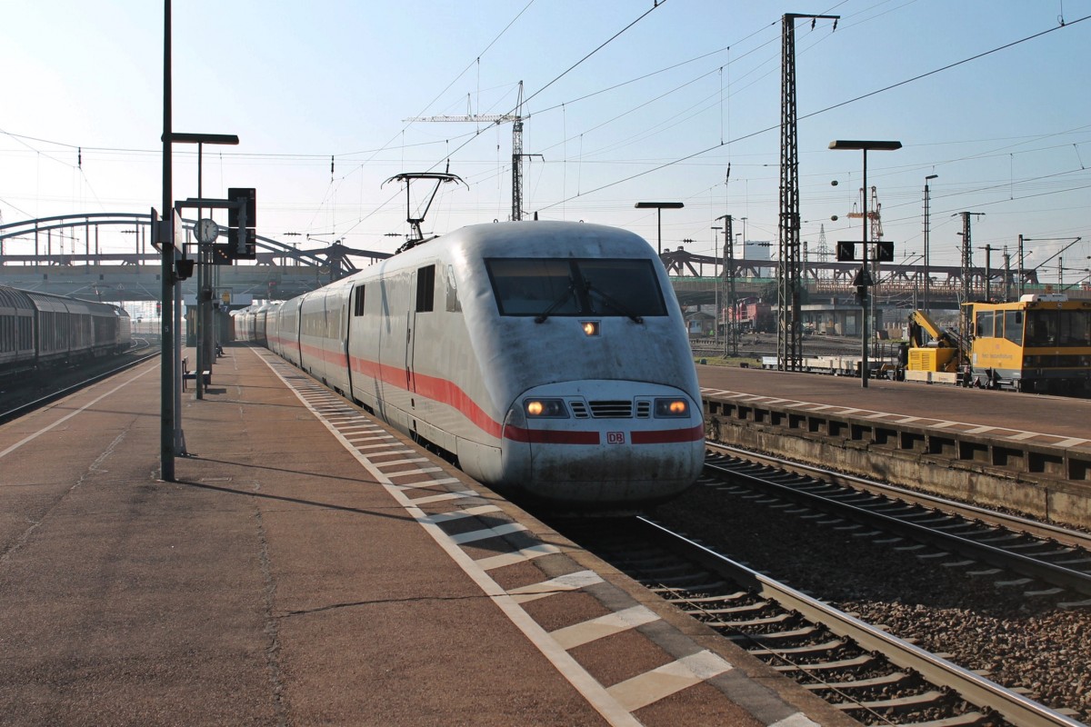 Durchfahrt am 31.01.2014 von 401 582-2  Rüdesheim  in Weil am Rhein gen Norden.