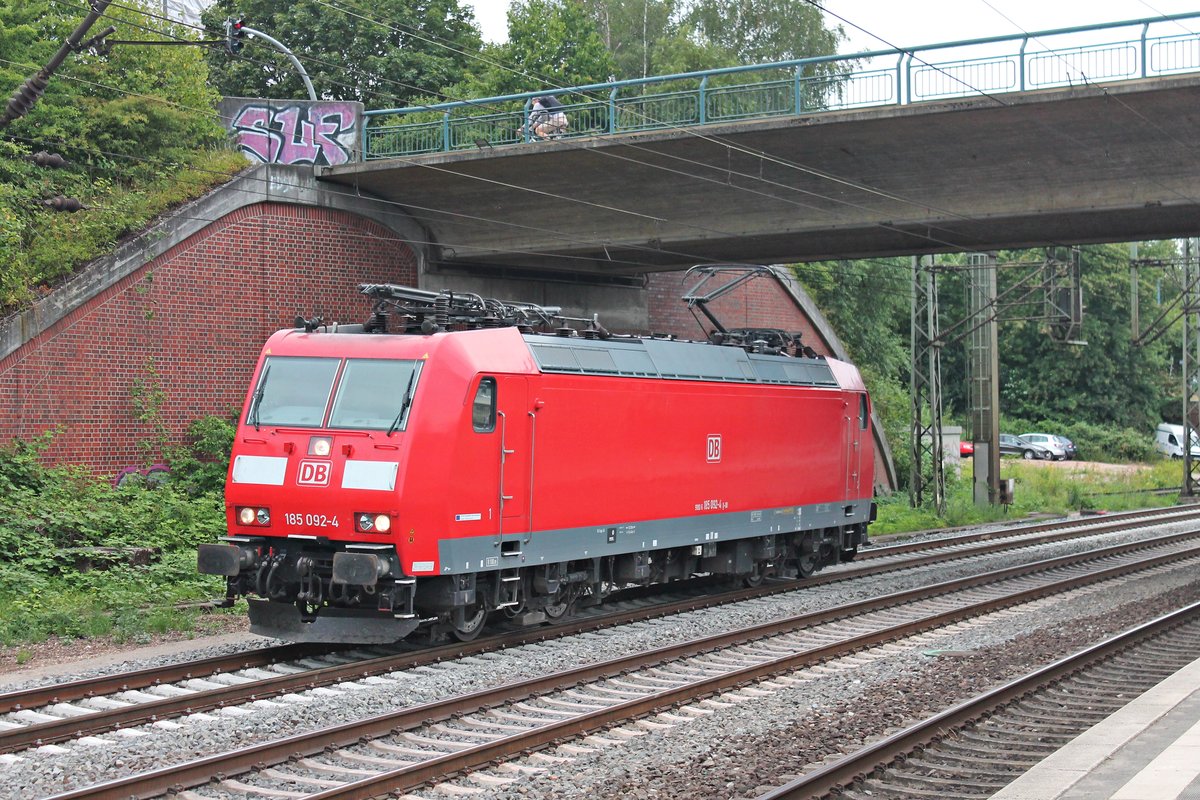 Durchfahrt am Abend des 18.07.2019 von 185 092-4 als Lokzug aus dem Hamburger Hafen durch den Bahnhof von Hamburg Harburg in Richtung Rangierbahnhof Maschen.