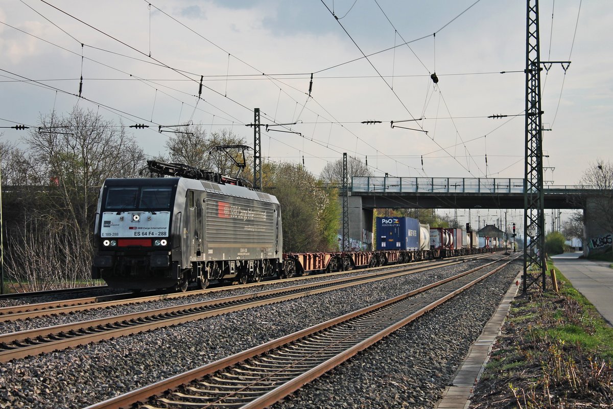 Durchfahrt am Nachmittag des 02.04.2019 von MRCE/SBBCI ES 64 F4-288 (189 288-4)  SBB Cargo International  mit einem Containerzug nach Rotterdam durch den Bahnhof von Müllheim (Baden) in Richtung Freiburg (Breisgau).