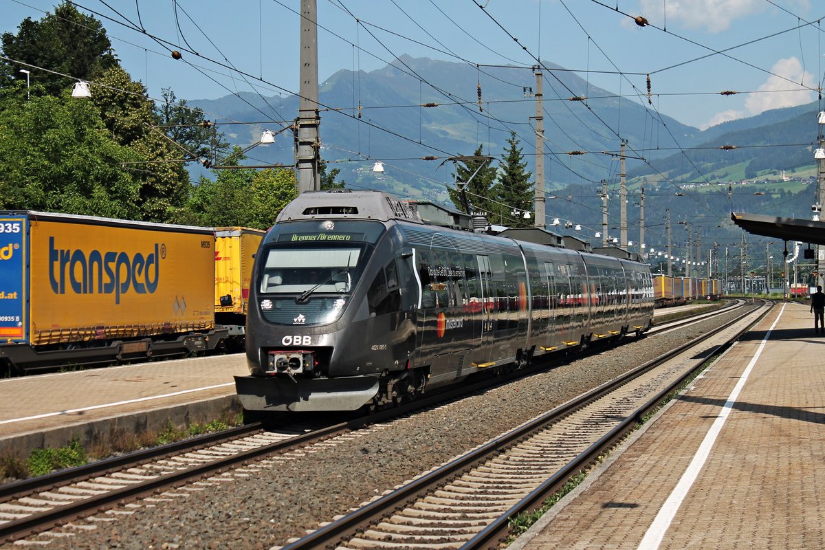 Durchfahrt am Nachmittag des 02.07.2018 von ÖBB 4024 085-5  mastercard  als REX (Kuftsein - Brenner/Brennero) durch den Bahnhof von Fritzens-Wattens gen Innsbruck.