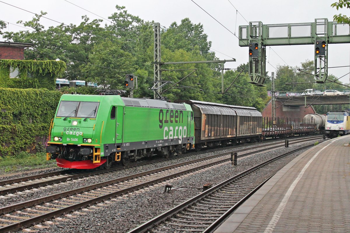 Durchfahrt bei Regen am Nachmittag des 06.07.2019 von Br 5406 (185 406-6) mit einem gemischten Güterzug (Malmö - Maschen) durch den Bahnhof von Hamburg Harburg in Richtung Zielbahnhof.