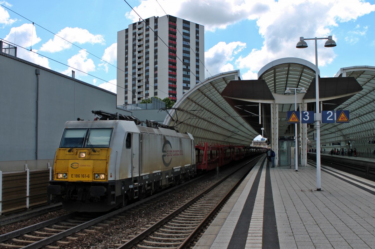 Durchfahrt von ECR 186 161-6 am 24.05.2014 mit einem gemischten Güterzug aus Frankreich in Ludwigshafen (Rhein) Mitte, kurz vor dem Ziel Mannheim Rbf.