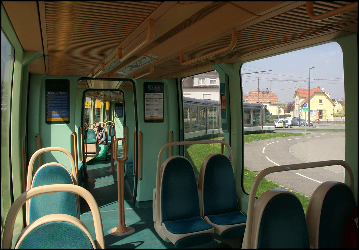 Durchgestylt -

Das futuristische Innendesign der Eurotram in Strasbourg.

21.04.2006 (M)