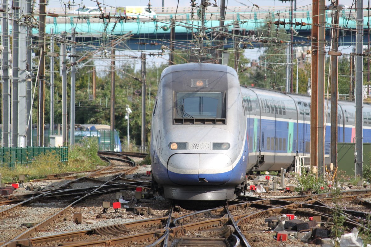 Durchschnittlich jede Stunde verkehrt ein TGV von Paris Nord nach Lille Flandres. Dabei wird abwechselnd ein TGV SE oder ein TGV Duplex eingesetzt. Am 29.08.2016 erreicht TGV7053 seinen Endbahnhof Lille.  